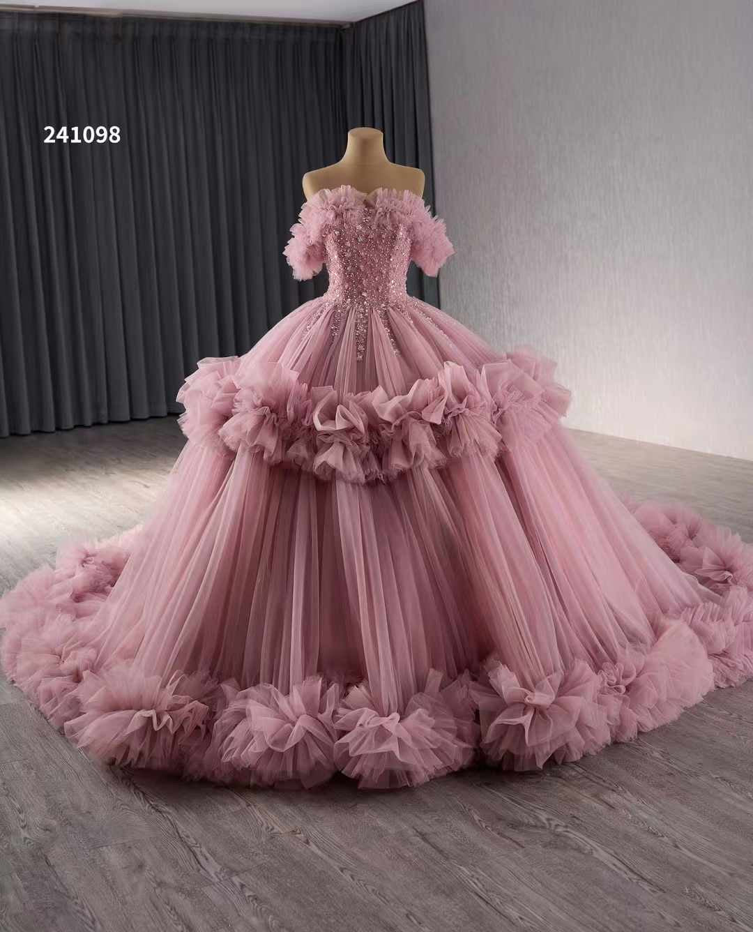 Luxury Model Ball Gown Sleeveless Ruffled Prom Dress 241098
