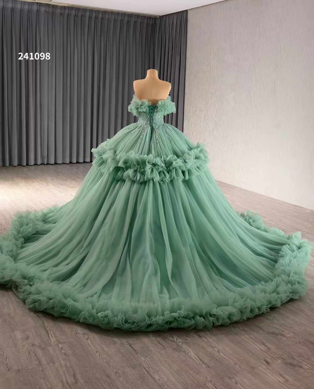 Luxury Model Ball Gown Sleeveless Ruffled Prom Dress 241098