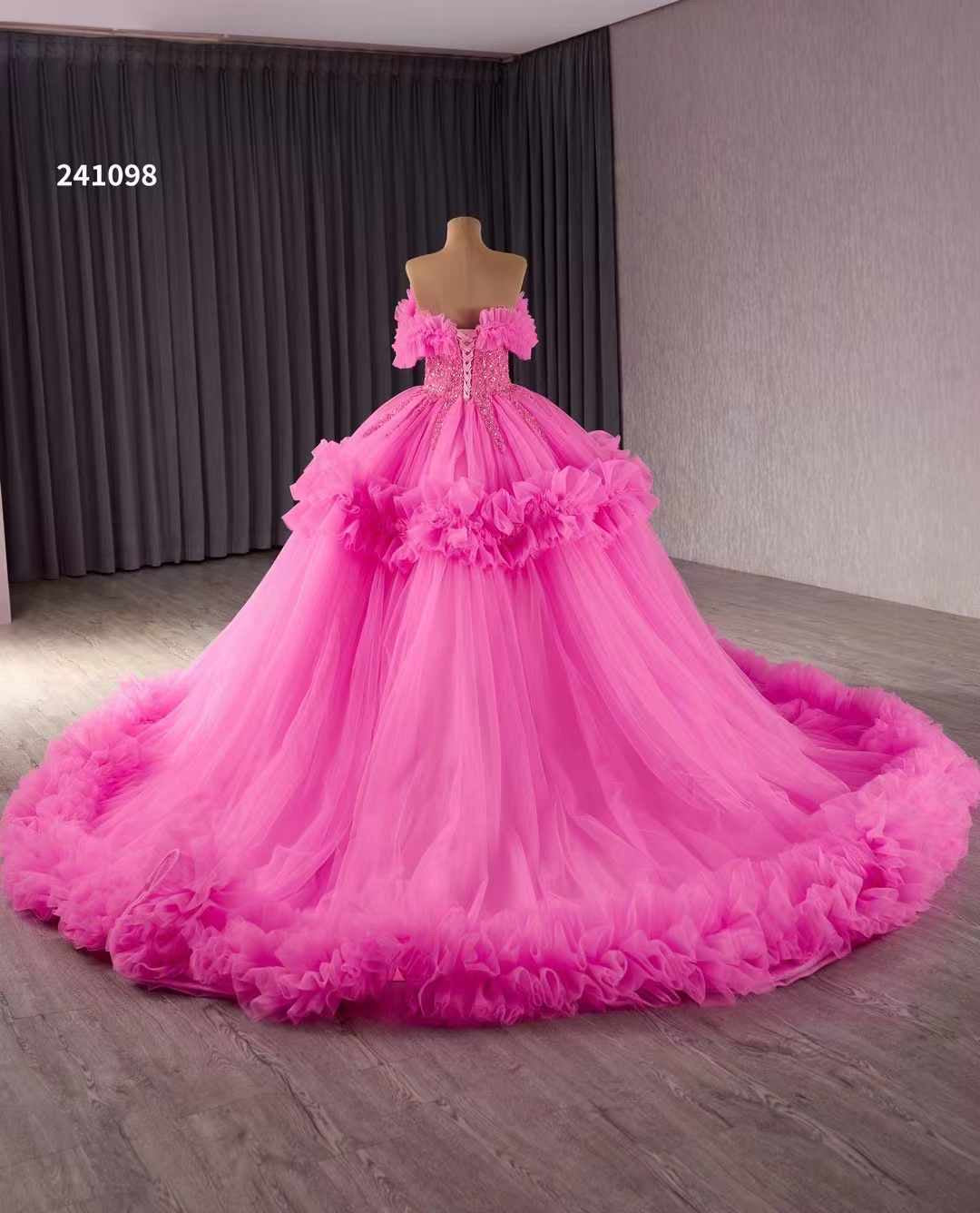 Luxury Model Ball Gown Sleeveless Ruffled Prom Dress 241098