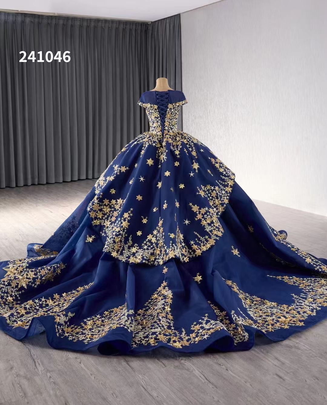 Luxury Model Ball Gown Gold Applique Prom Dress Quinceanera Dress 241046