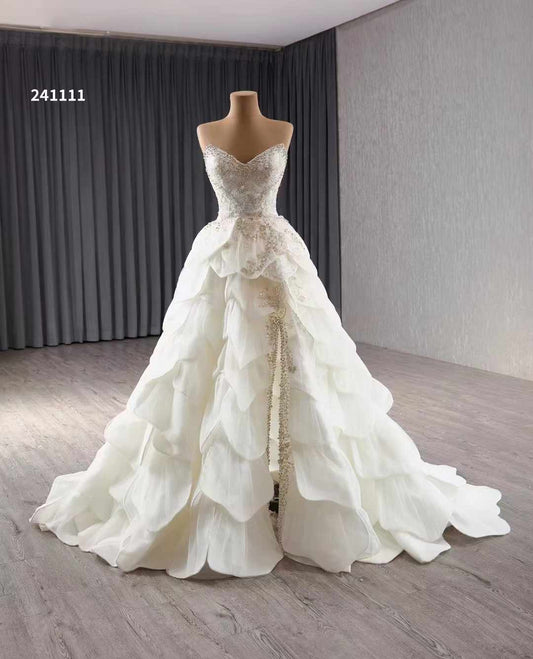 Luxury Model A Line Long Wedding Dresses Sleeveless Tiered Bridal Dress 241111